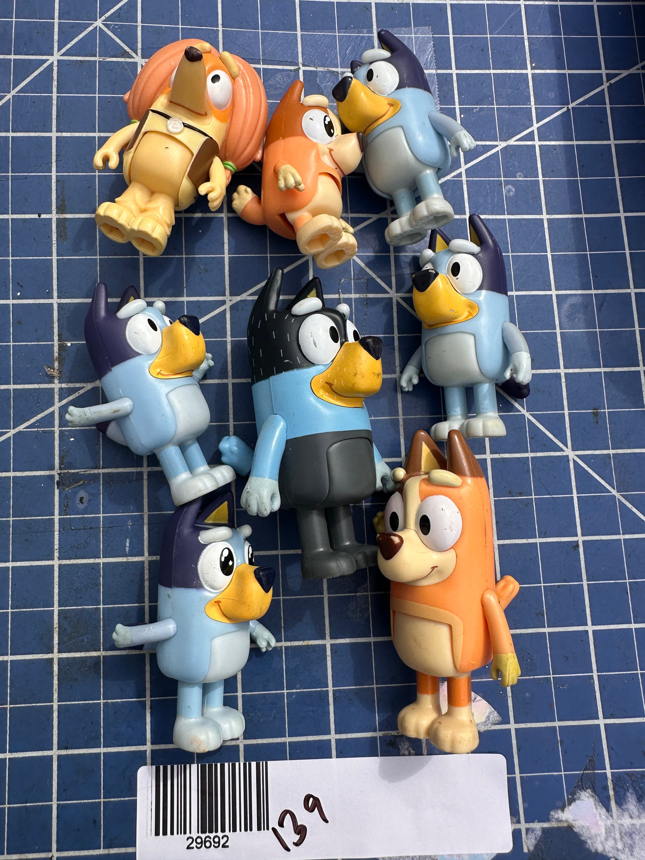 Bluey & Friends poseable action figure bundle 8 pcs. 139-92
