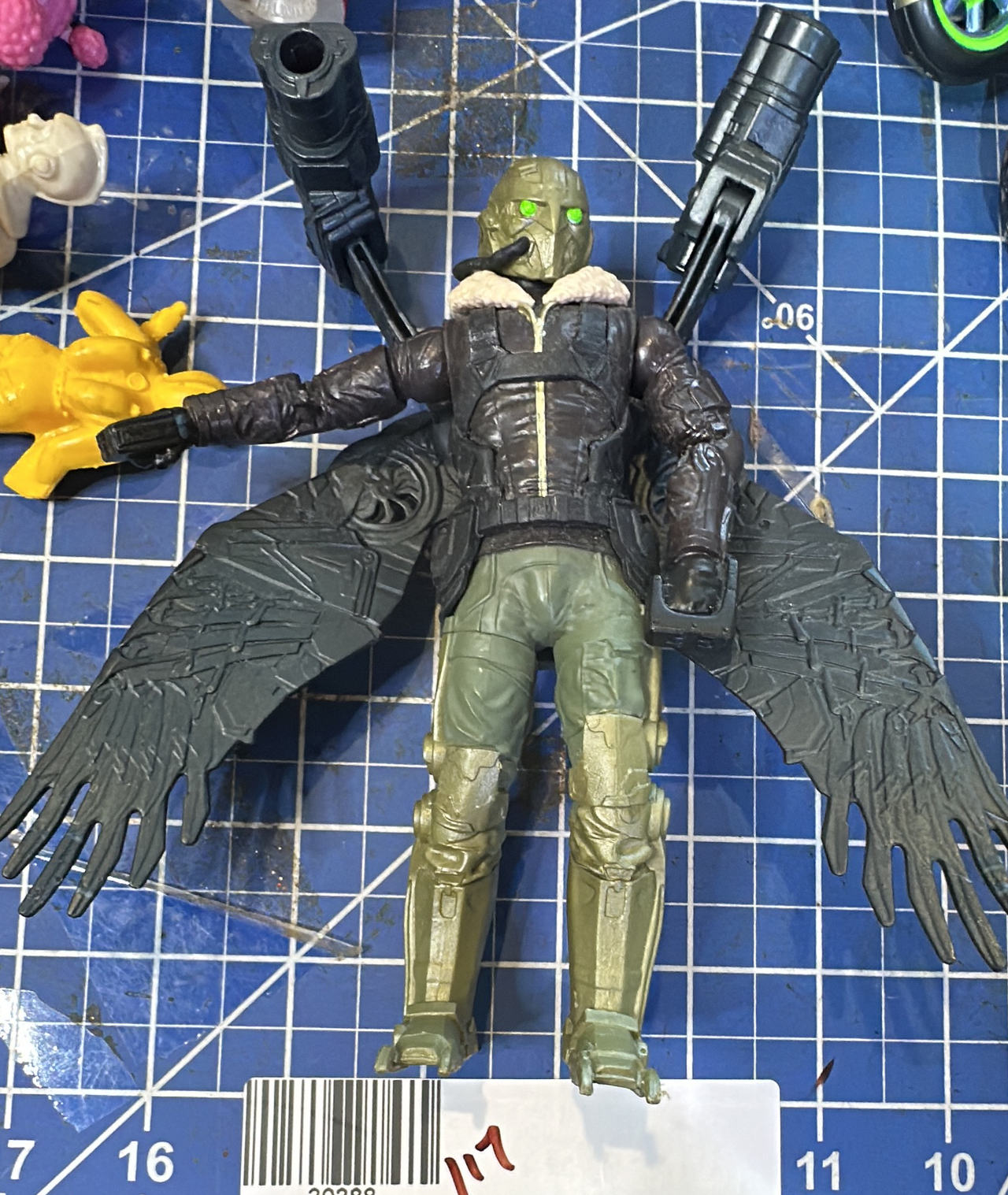 Hasbro Marvel Legends Series Spider-Man: Homecoming Vulture Action Figure. 117