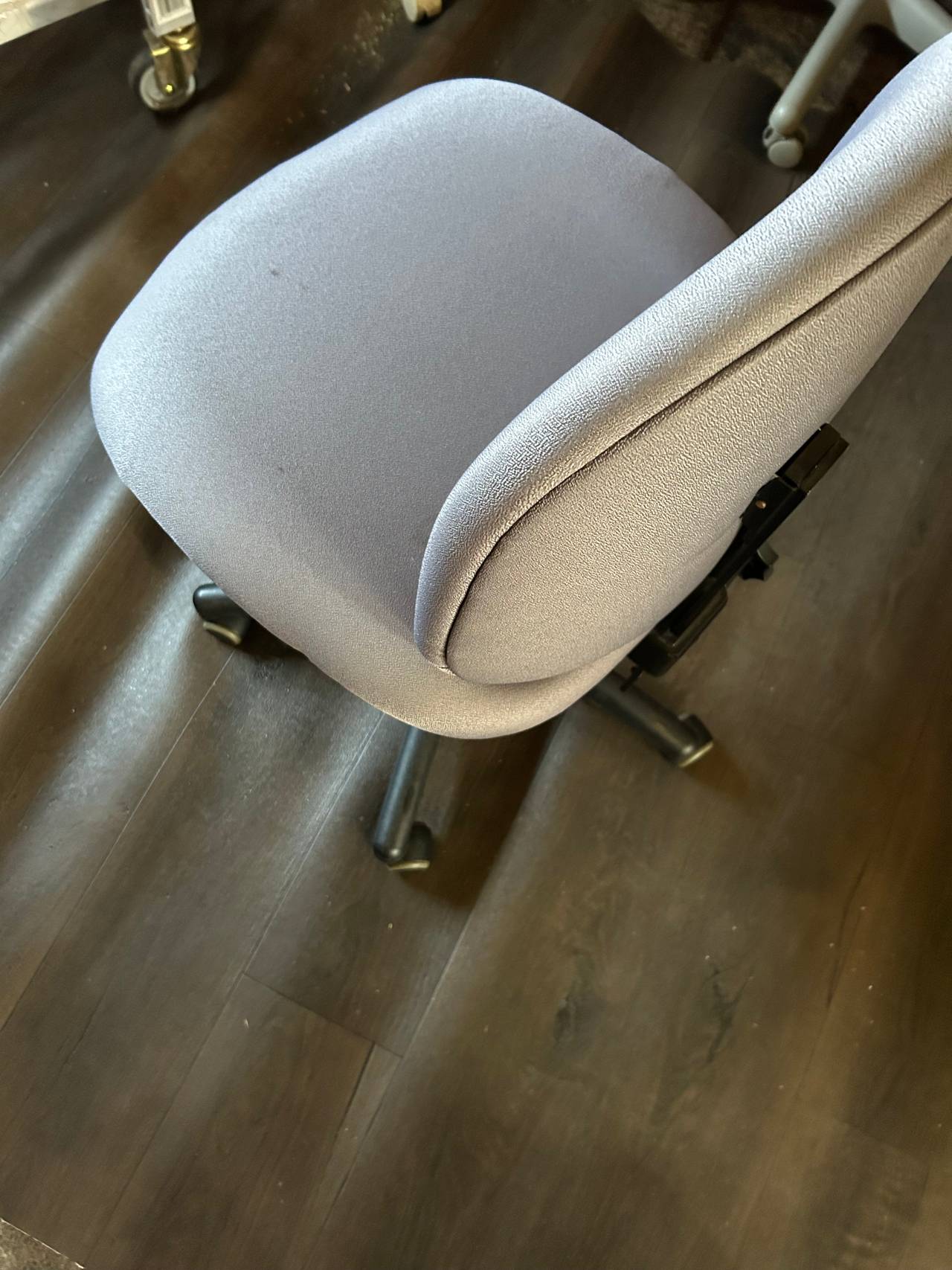 Chaise de bureau sans accoudoirs en tissu gris