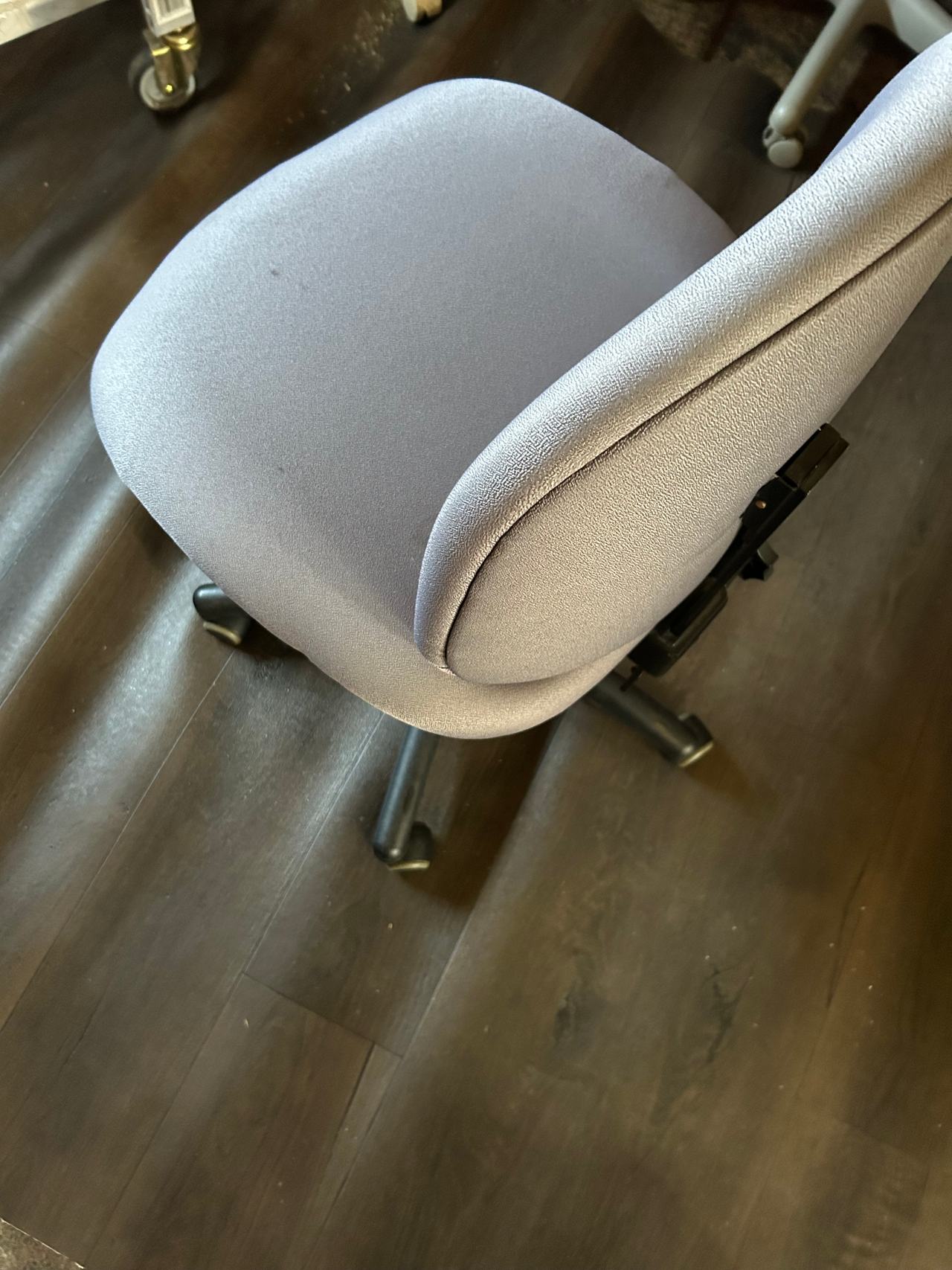 Chaise de bureau sans accoudoirs en tissu gris