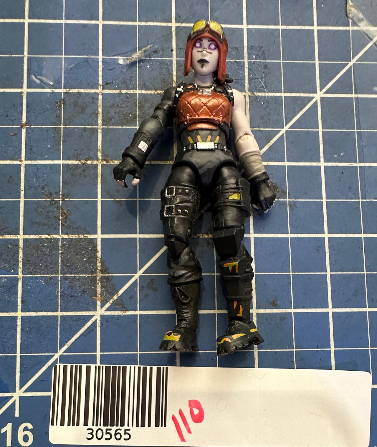 Jazwares Fortnite Molten Renegade Raider 4-Inch Action Figure. 110
