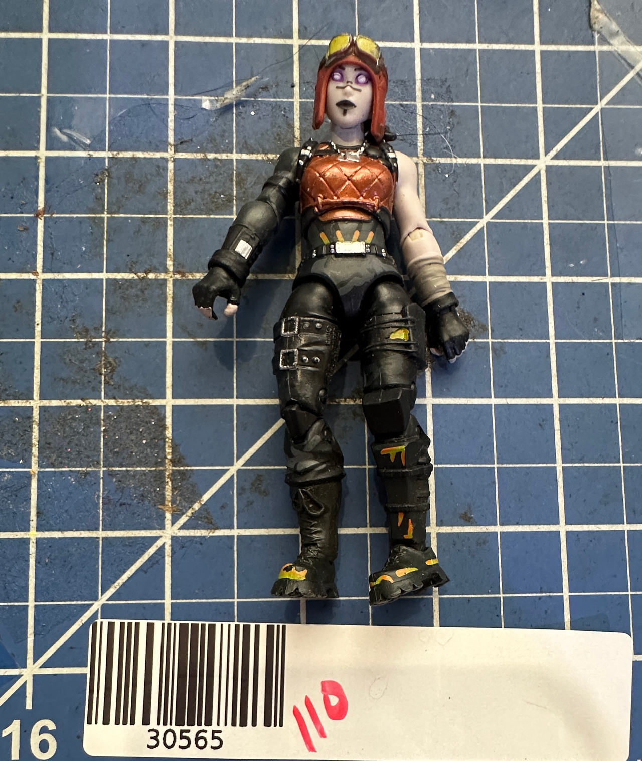 Jazwares Fortnite Molten Renegade Raider 4-Inch Action Figure. 110