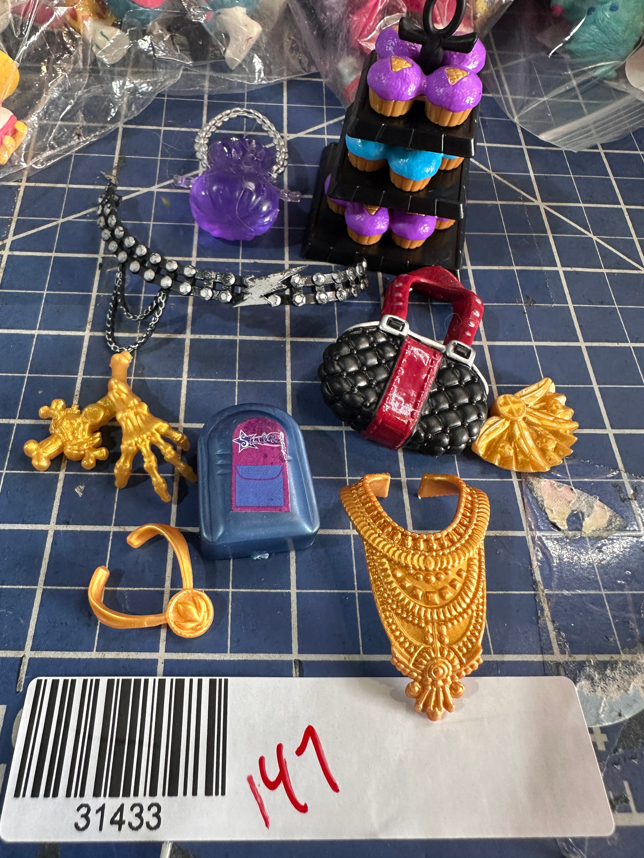 Monster High Doll Accessories Lot Cleo, Frankie, Clawdeen. 147-33