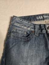 Guess Flare Jeans Womens size 27 light to dark blue wash Low rise - Image 6