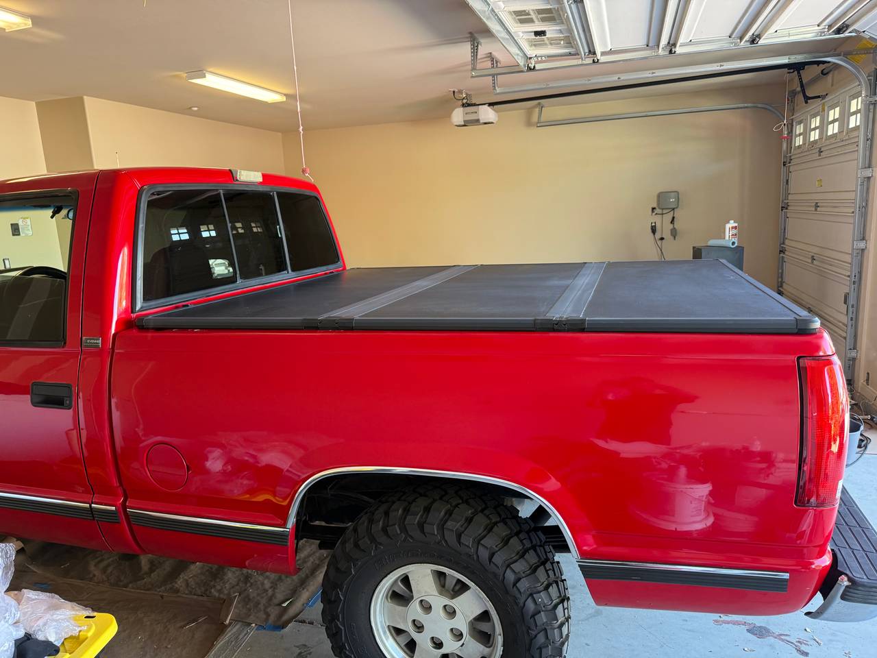 Tri-Fold Tonneau Cover