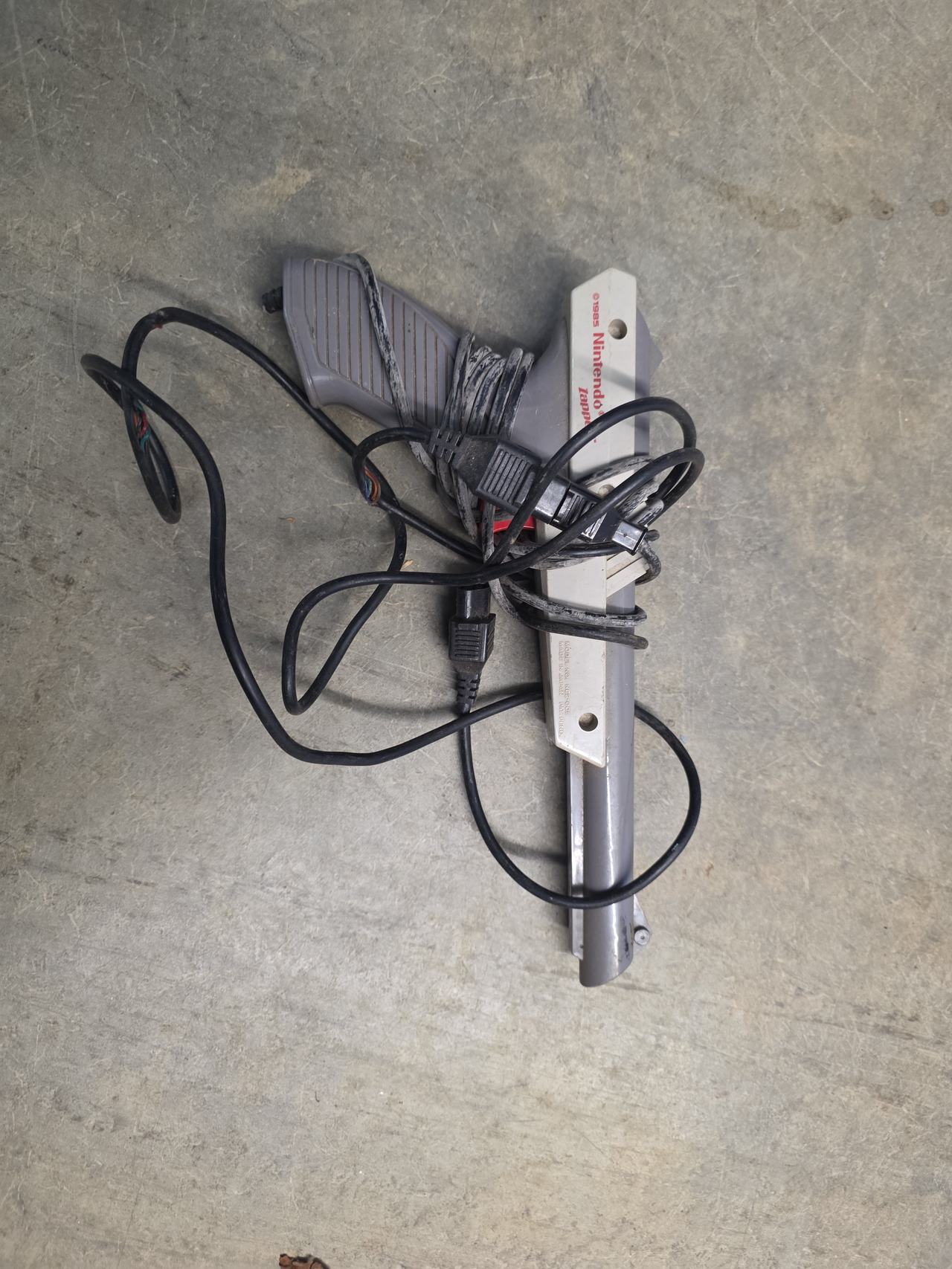 Nintendo NES Zapper Light Gun (Grey)