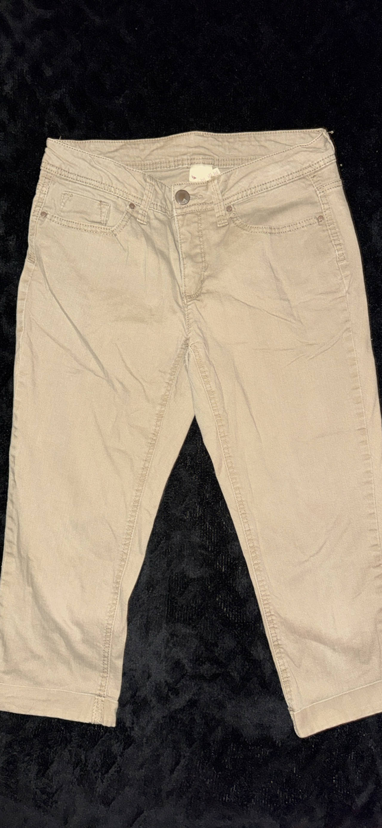 Women's Khaki Capri Pants