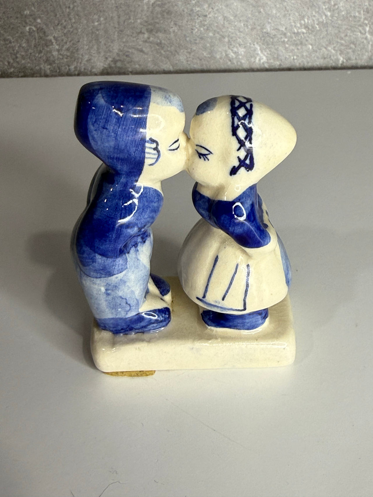 Delft Blue Kissing Couple Figurine