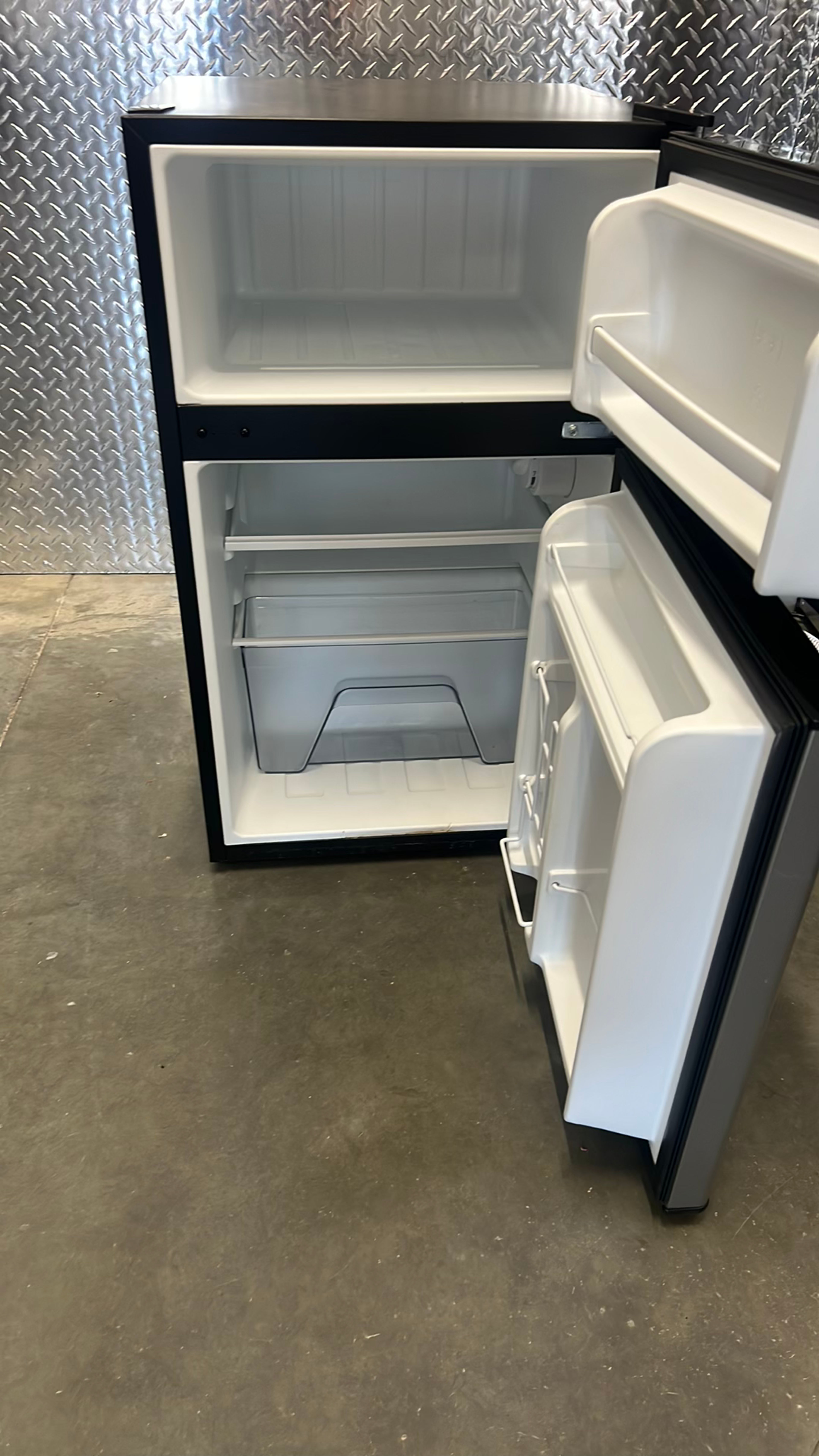 Whirlpool Mini Fridge - Image 2
