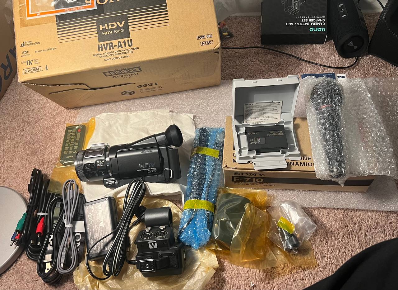 Sony HVR-A1U HDV Camcorder Bundle with F-710 Microphone