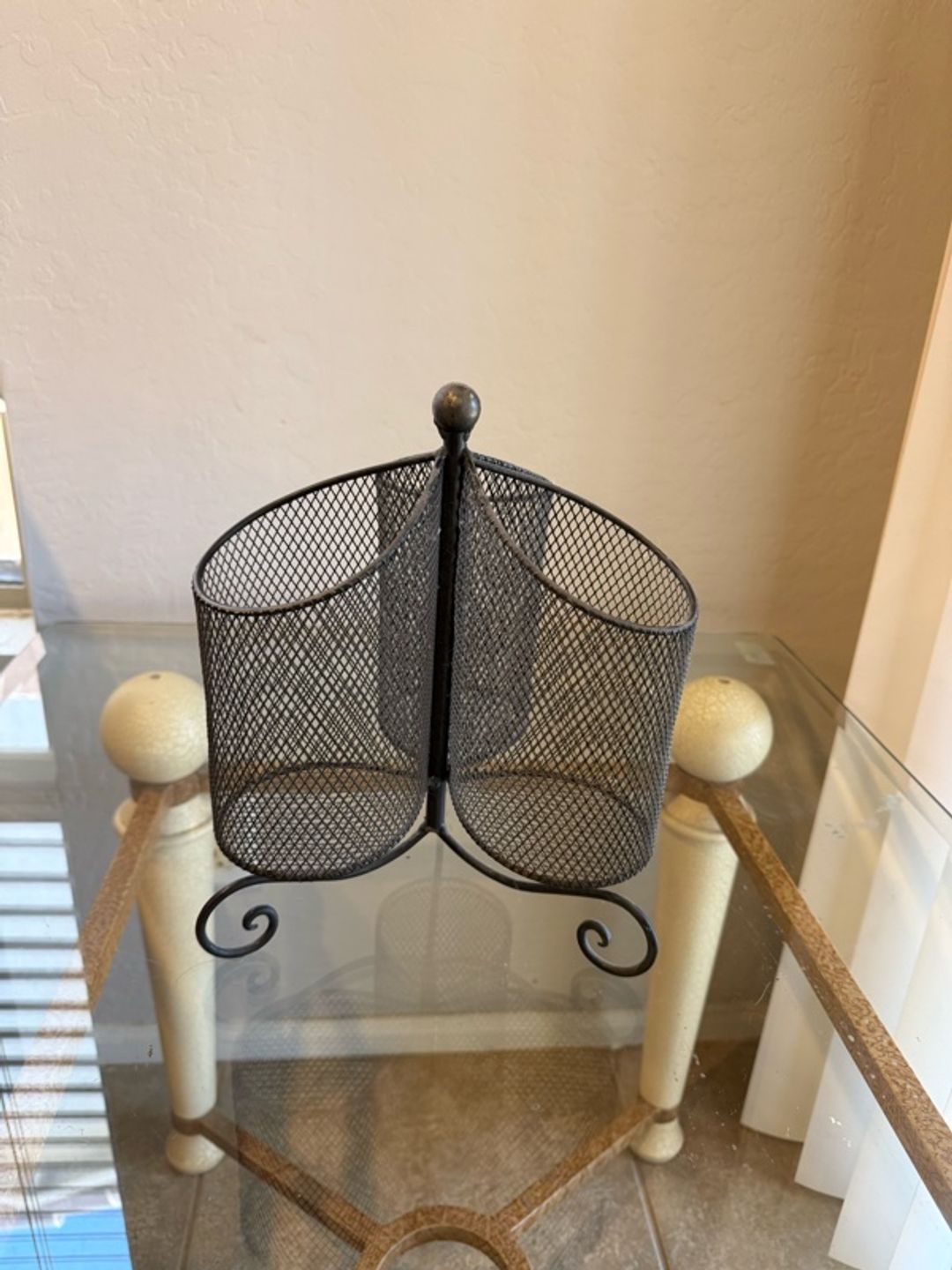 **MUST GO** Metal Utensil Holder