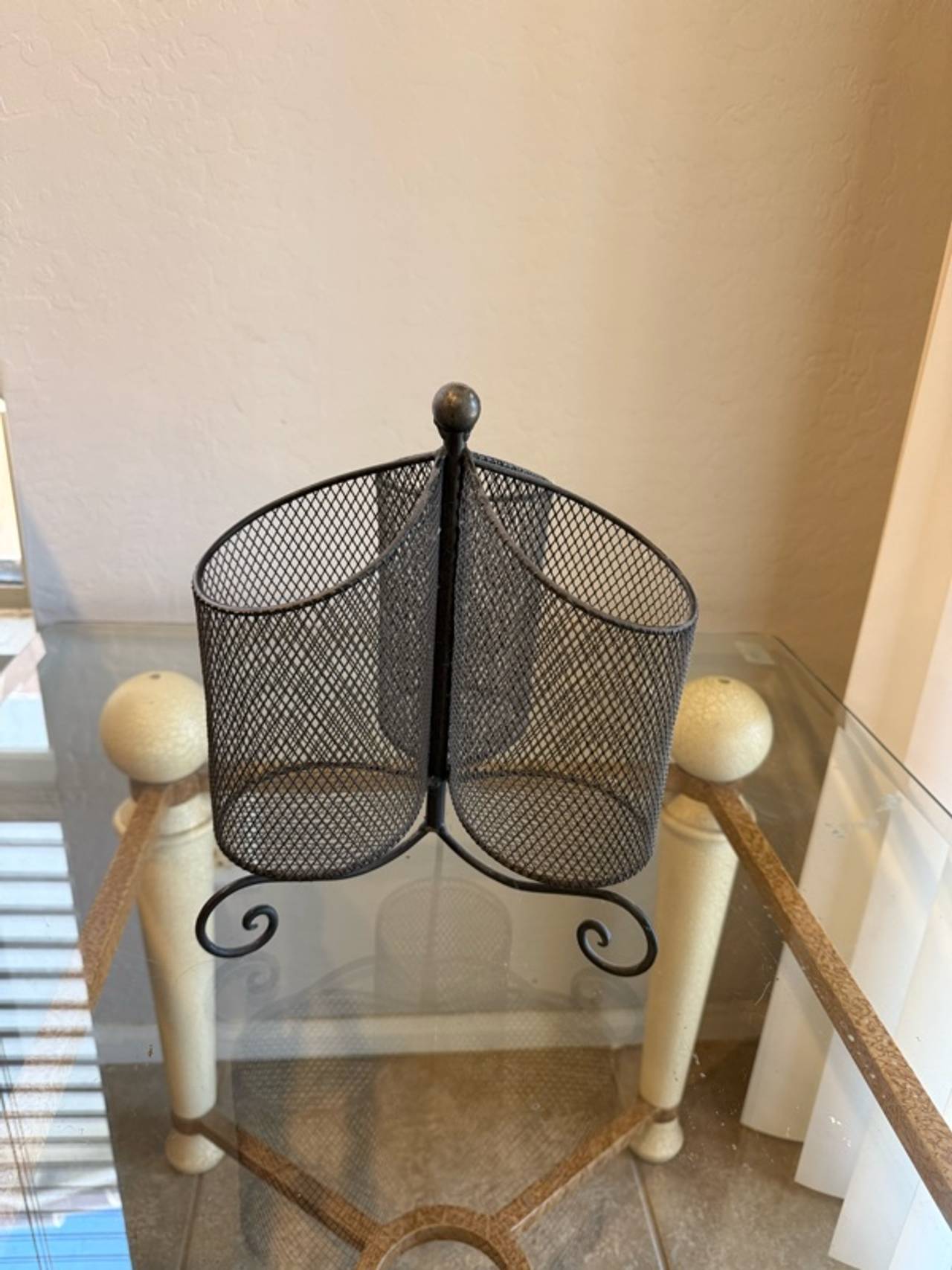 **MUST GO** Metal Utensil Holder