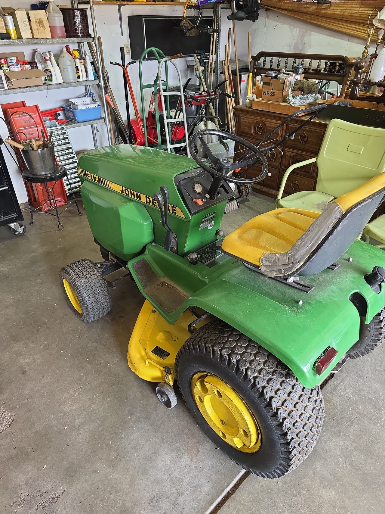 John Deere 317 Garden Tractor