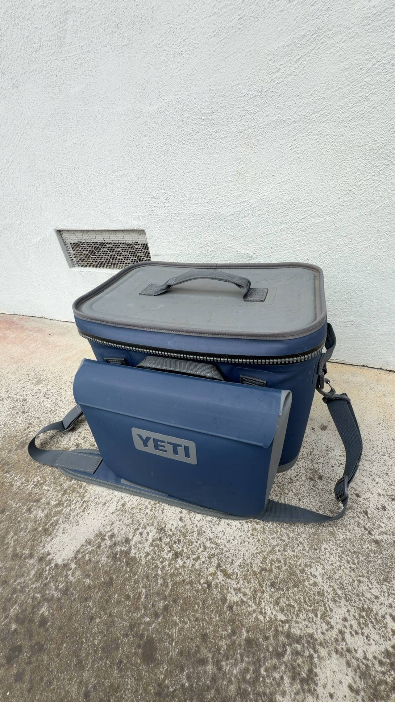 YETI Hopper Flip 18