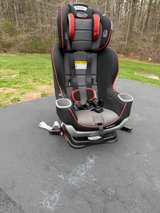 Graco Extend2Fit Convertible Car Seat - Image 3
