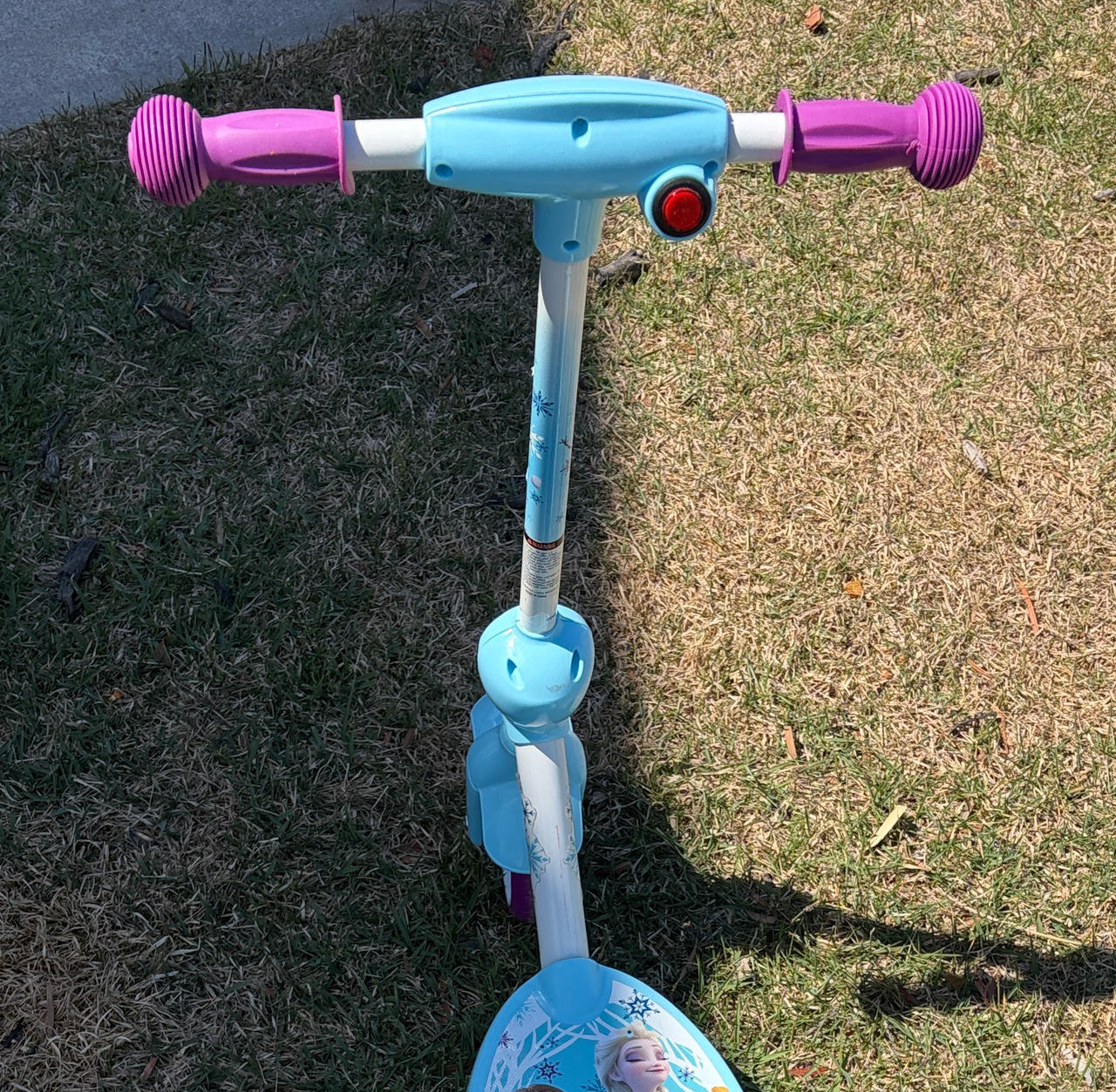 Huffy Disney Frozen 2 6V Electric Bubble Scooter