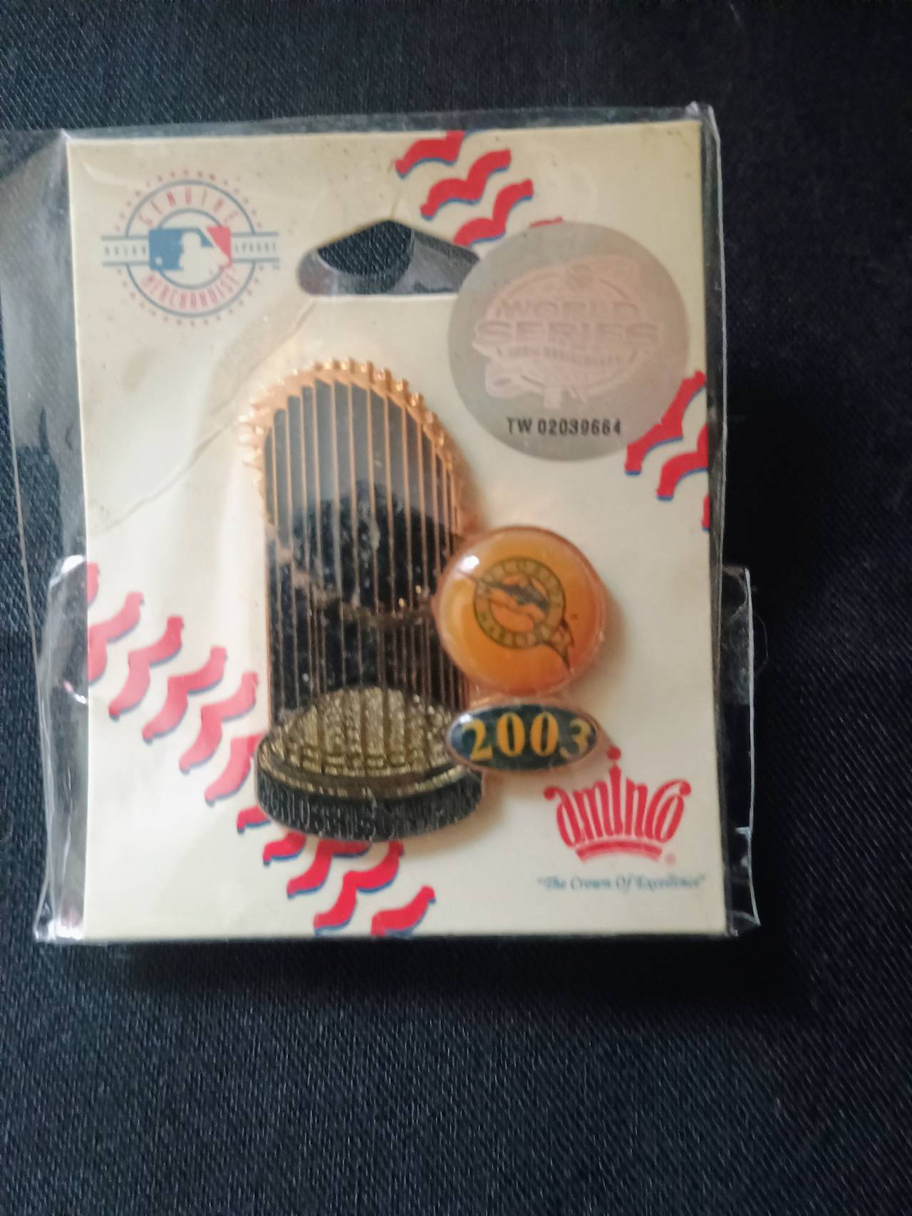 Aminco 2003 MLB World Series Trophy Pin