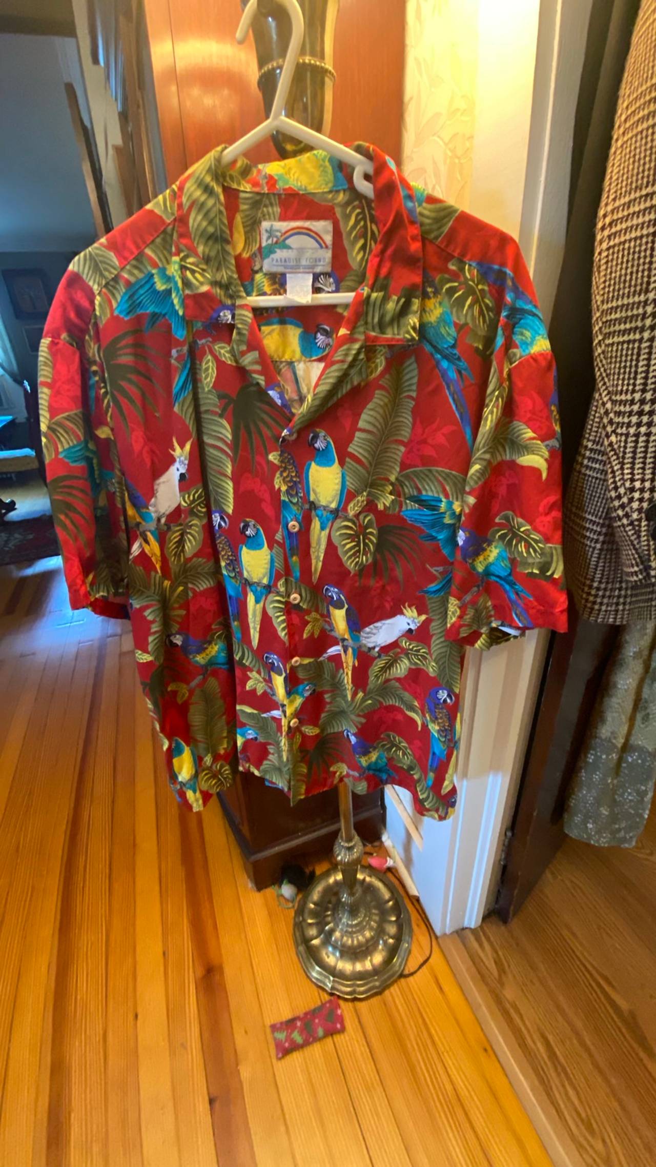 Paradise Found Red Parrot Jungle Hawaiian Shirt XL soft and comfortable