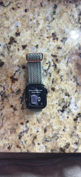 Apple Watch SE (1st Gen) 40mm GPS + Cellular - Image 1