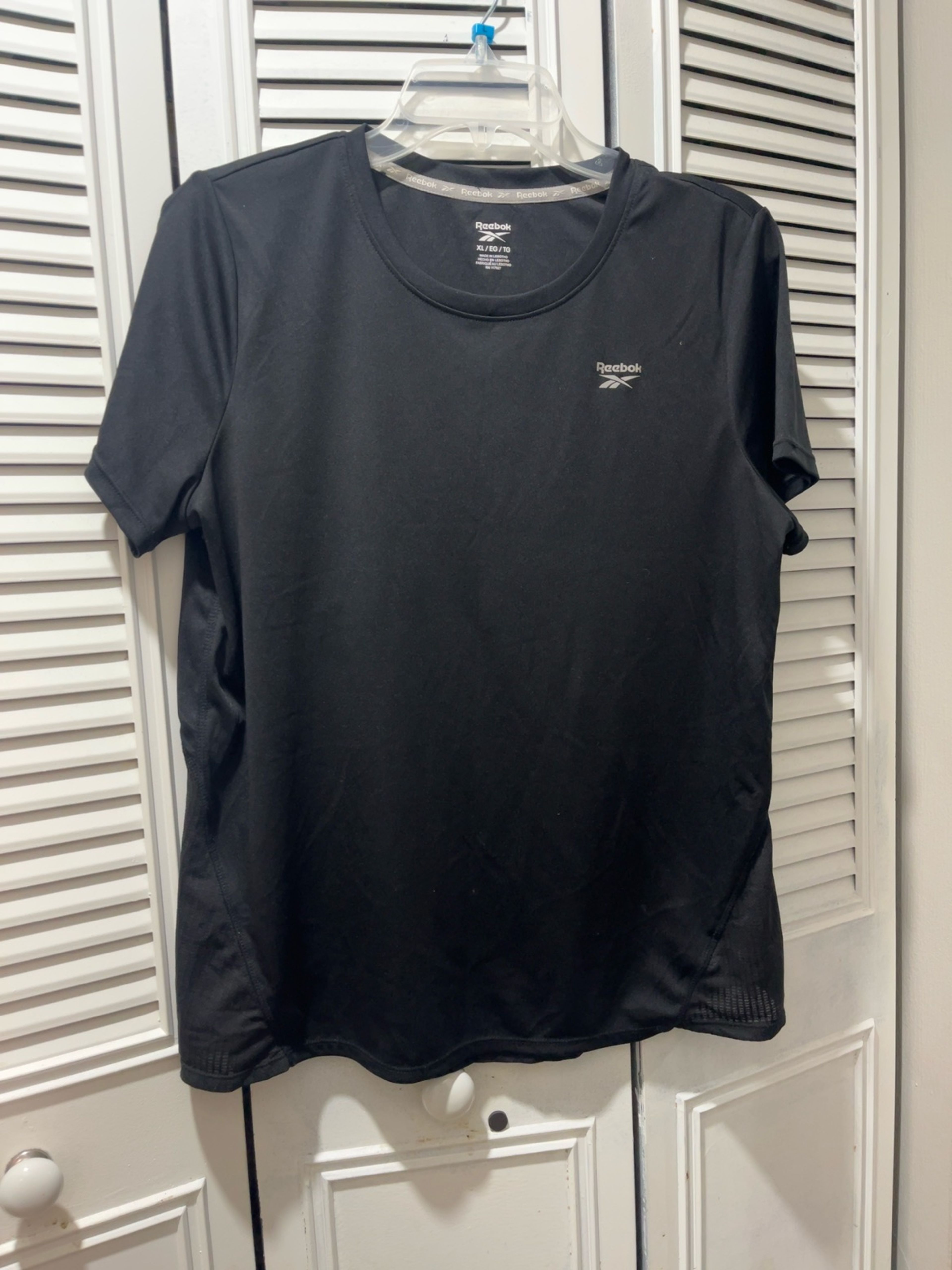 Reebok Classic T-Shirt Black Used dri-fit extra large women’s XL