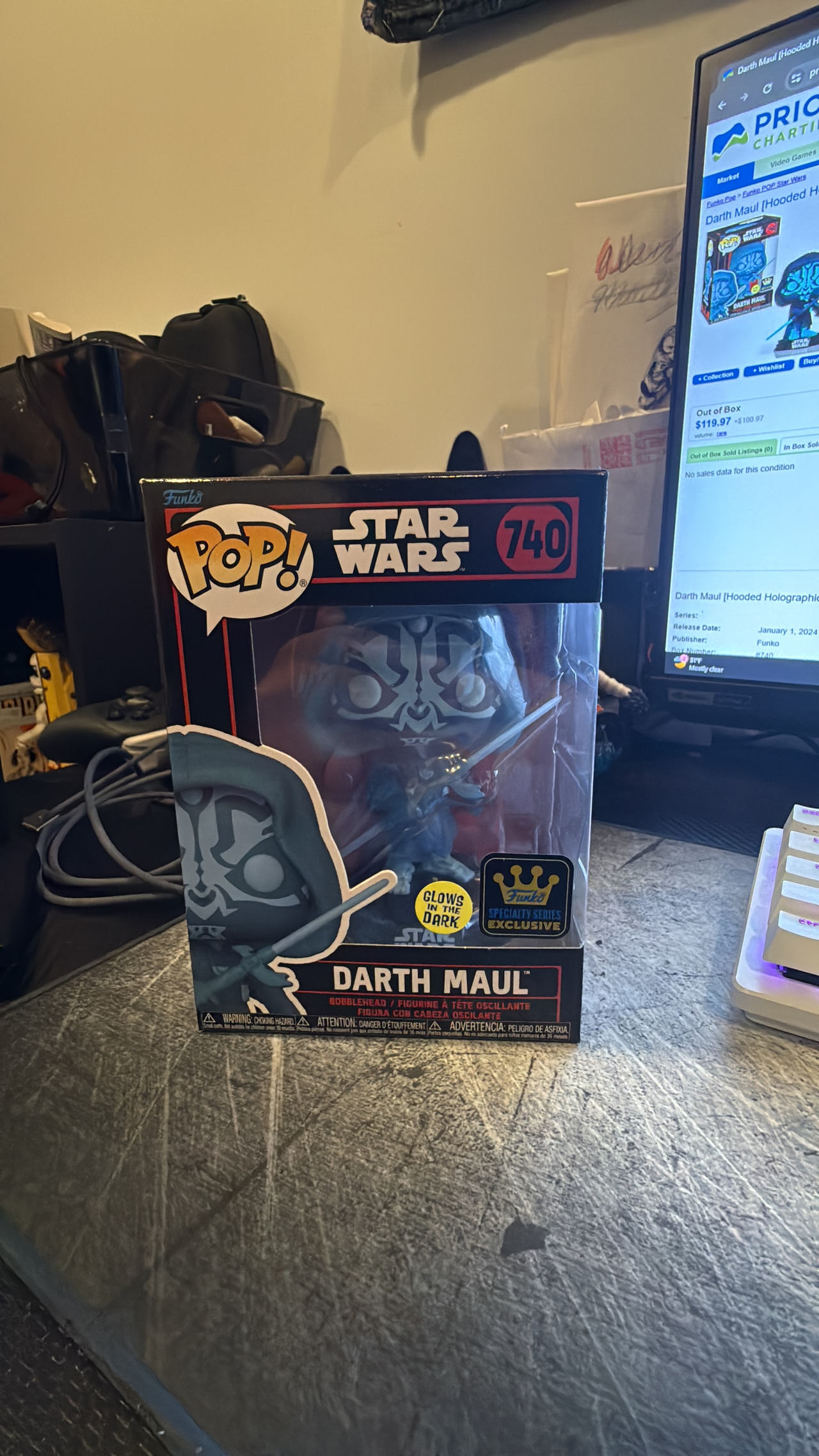 Funko Pop! Star Wars #740 Darth Maul (Hooded) GITD Specialty Series Exclusive