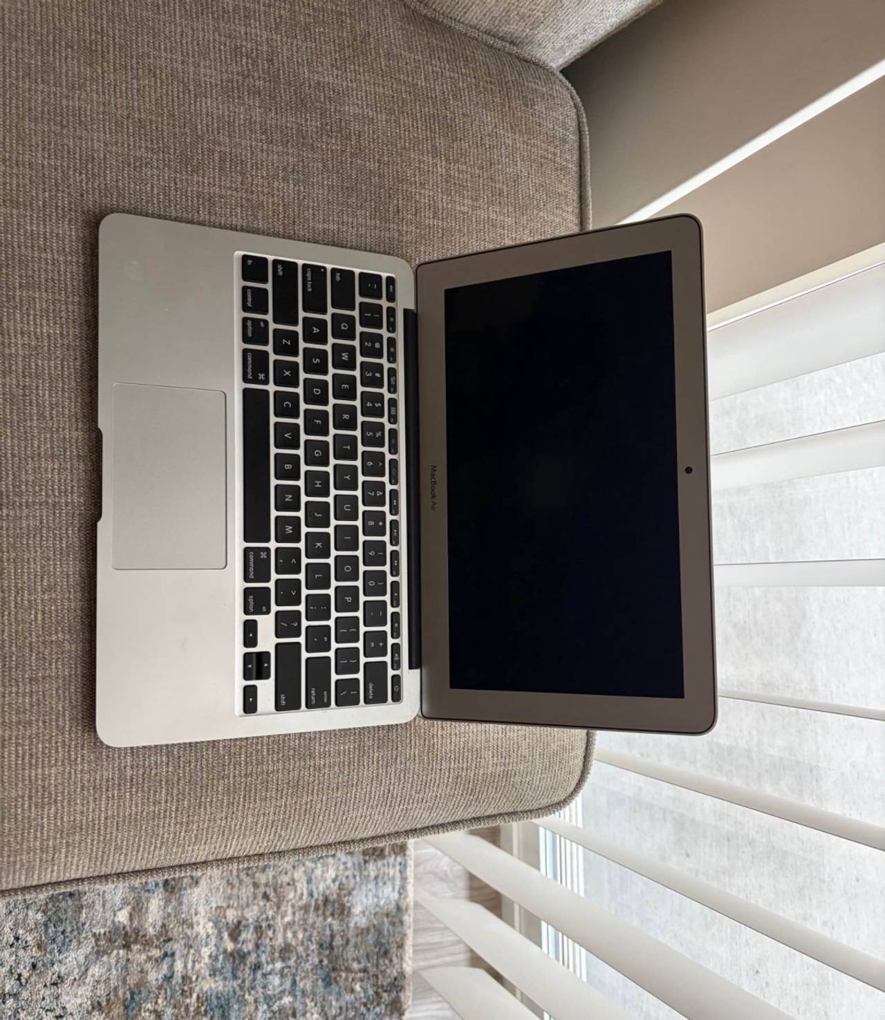 Apple MacBook Air 11-inch Early 2015