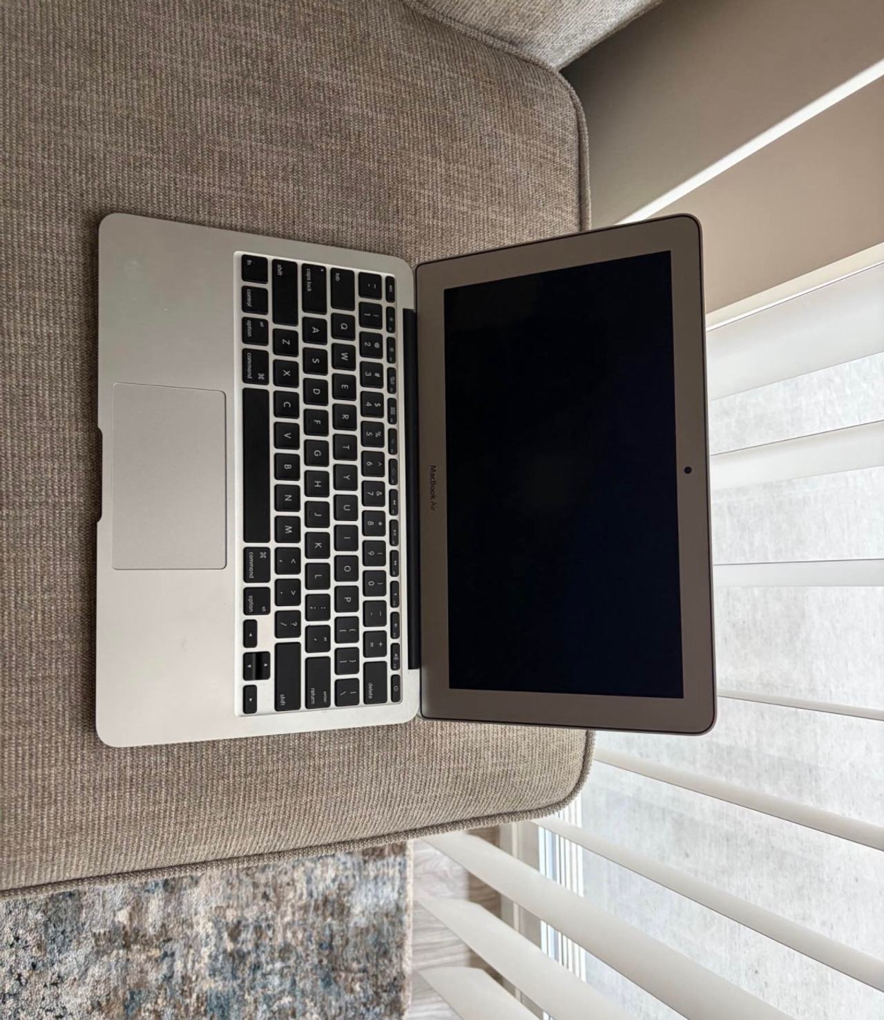 Apple MacBook Air 11-inch Early 2015