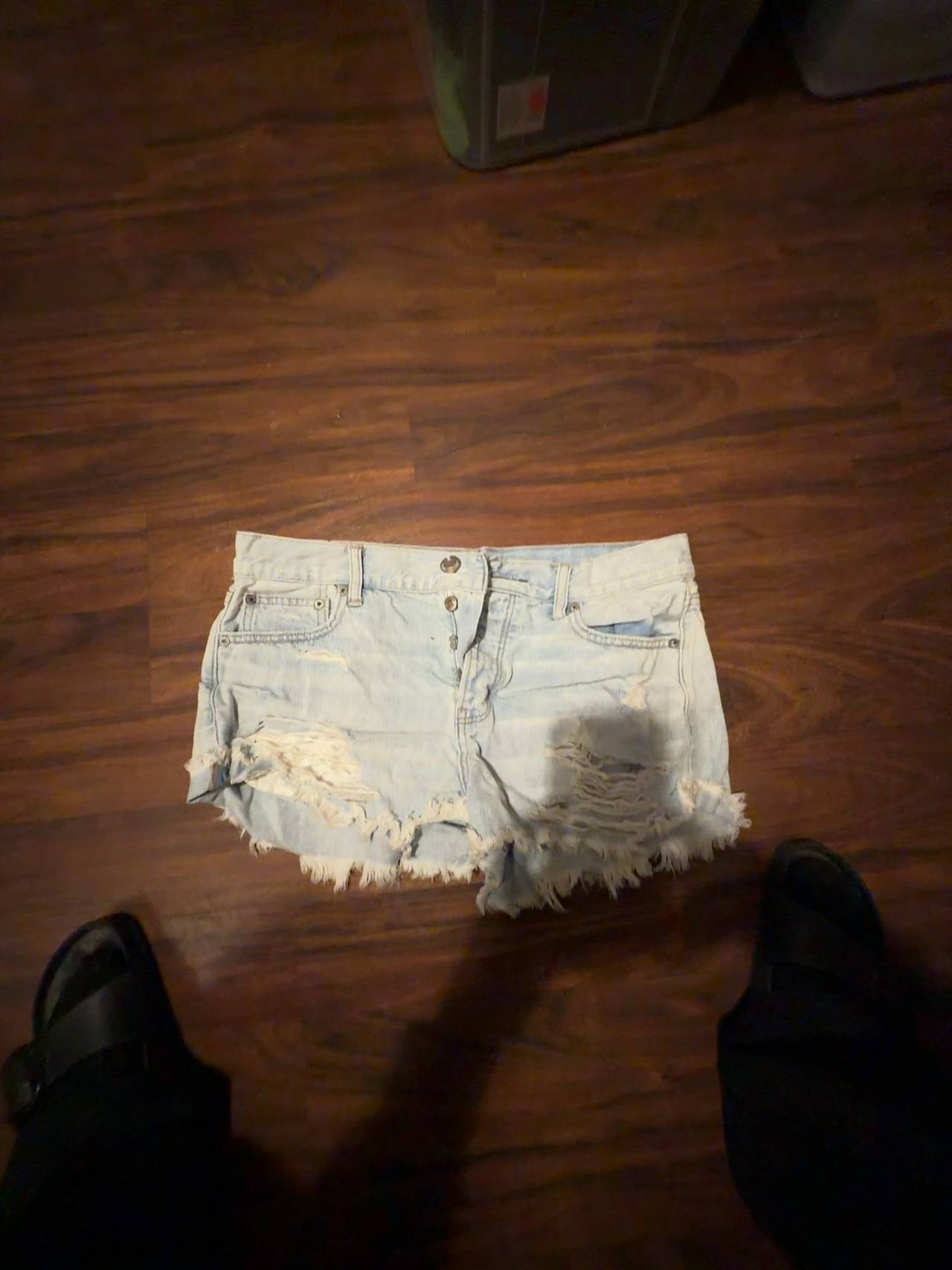 American Eagle Women's Light Blue Distressed Denim Shorts