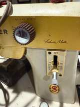 Singer Fashion Mate 237 Sewing Machine - Image 4