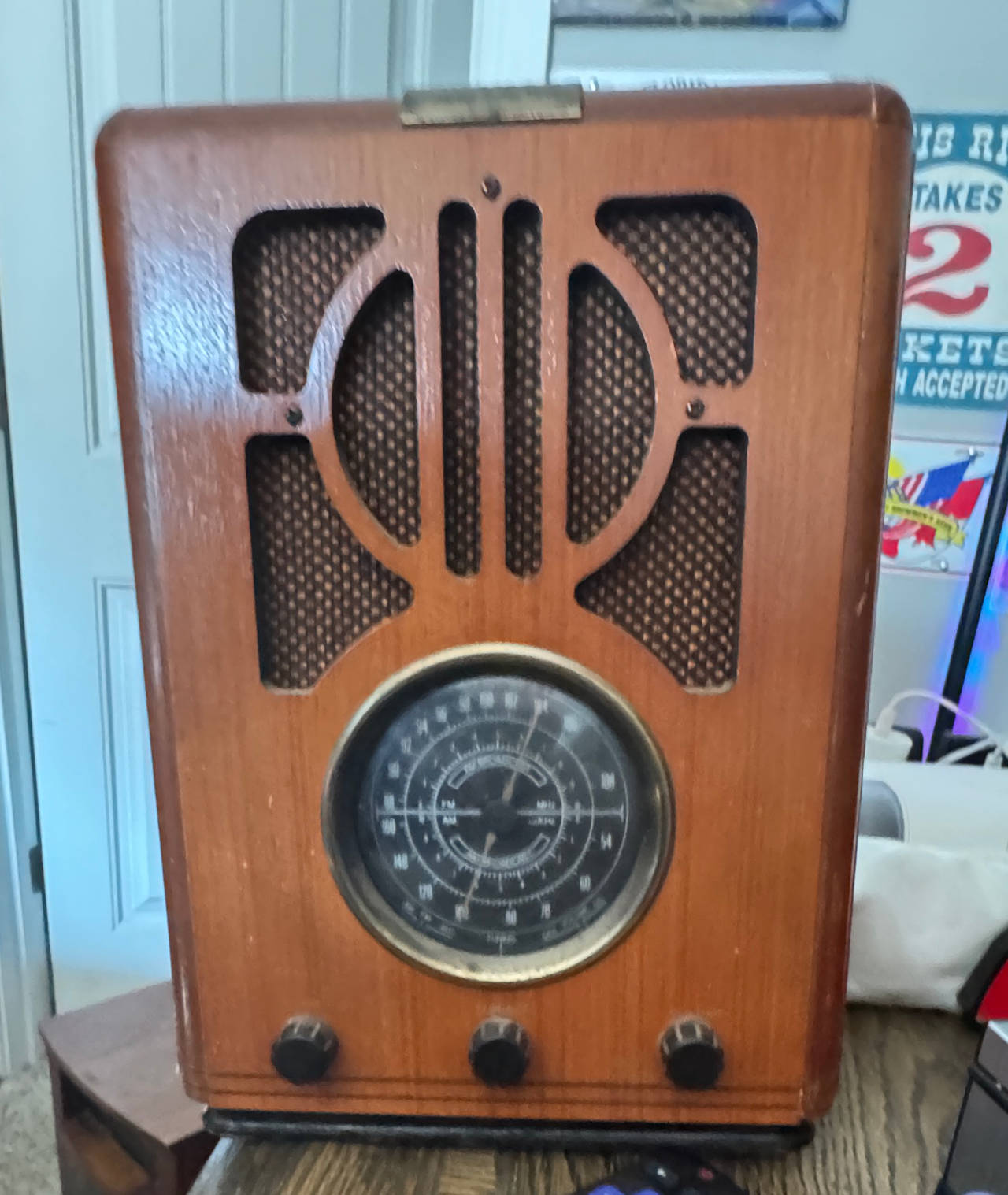 Crosley Cathedral AM/FM Radio