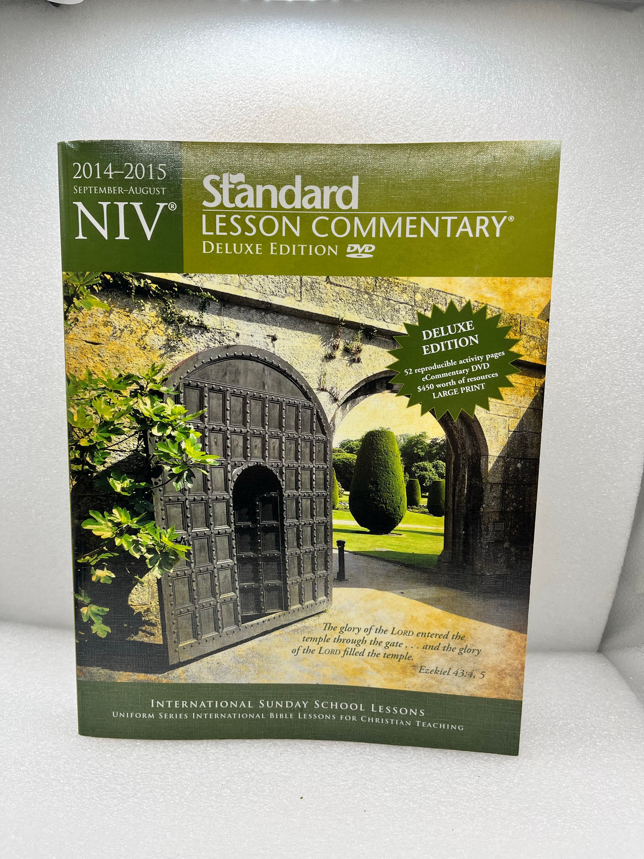 2014-2015 Standard Lesson Commentary NIV Deluxe Edition
