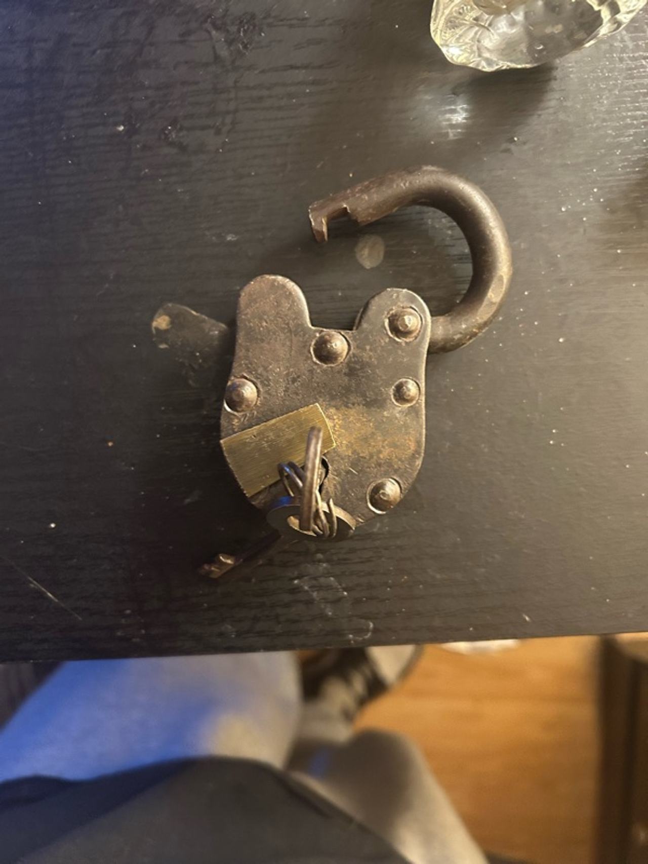 DecMode 7" Bronze Brass Lock and Key