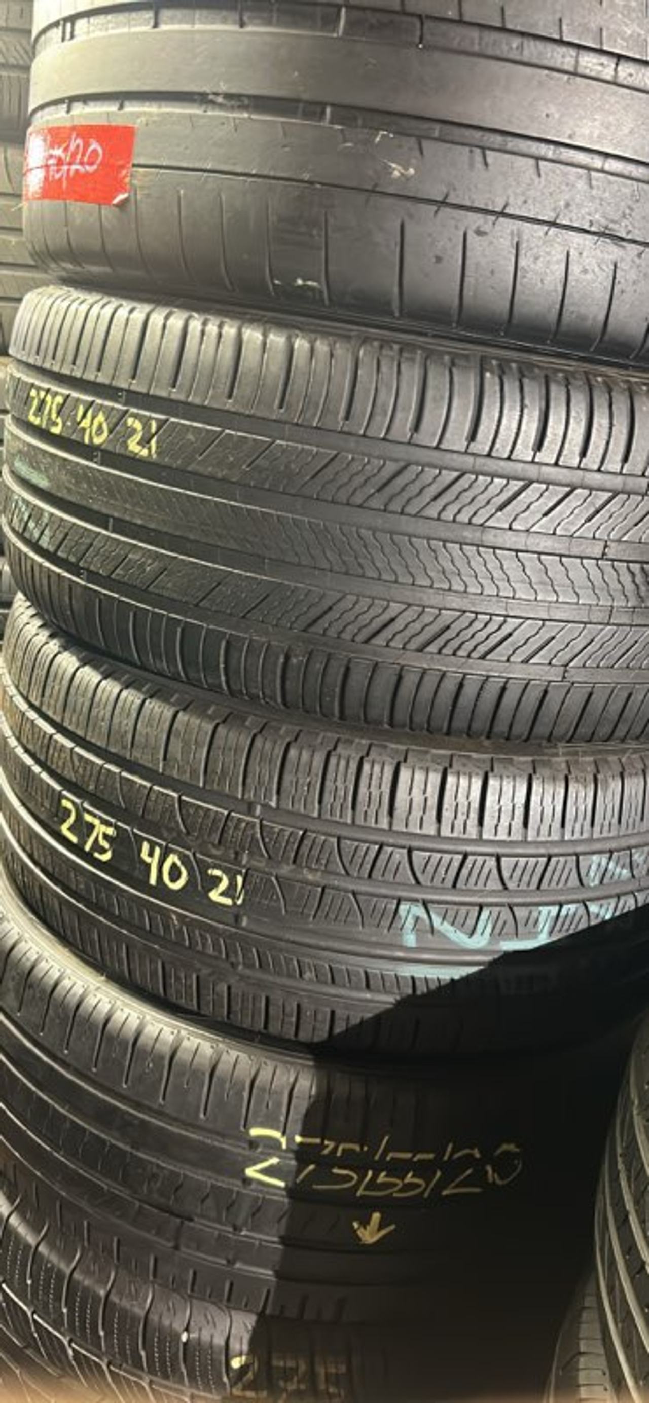 2 Car tires 275/40/21