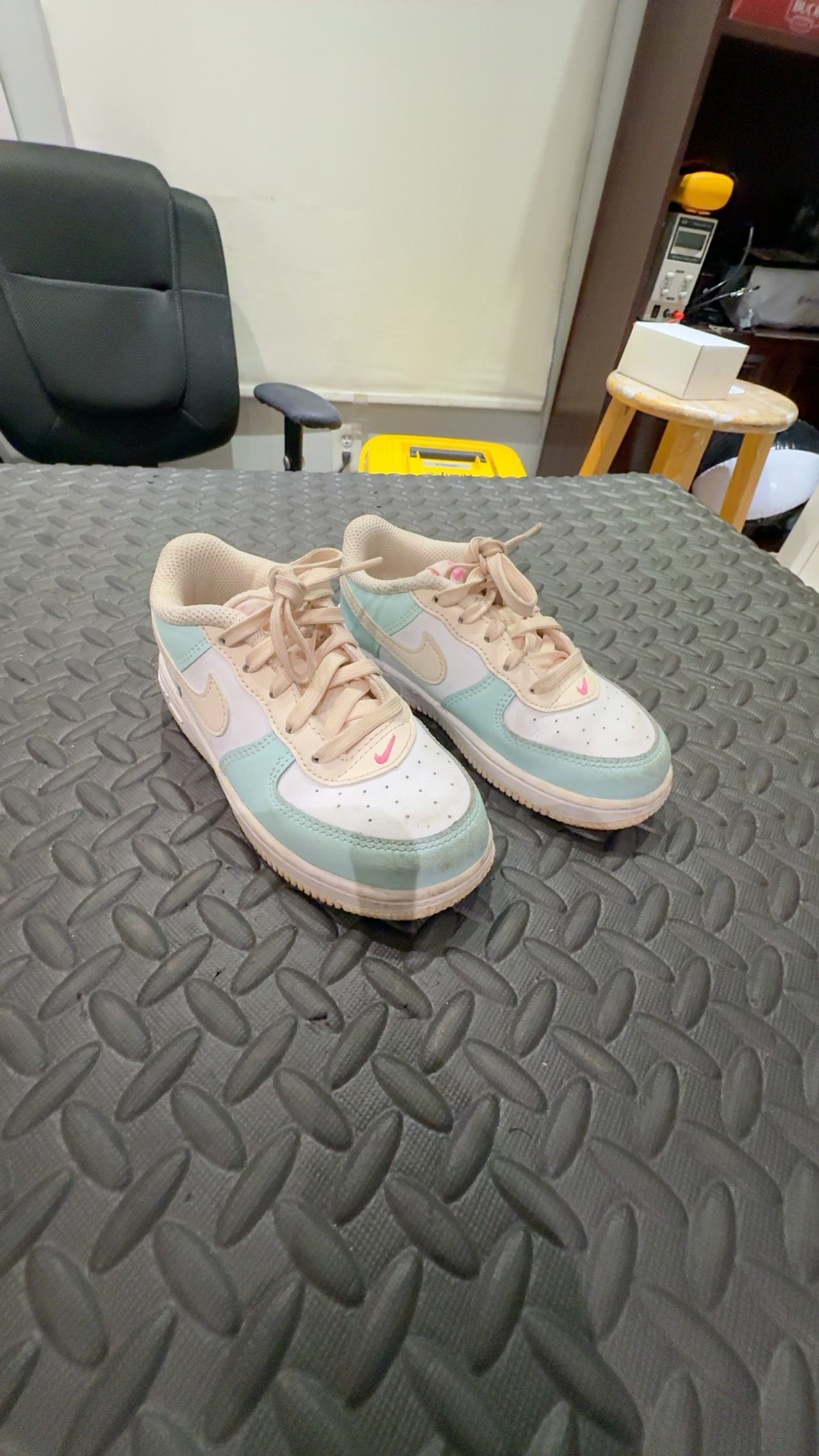 Nike Air Force 1 Low GS Emerald Rise Guava Ice Pink Spell Kids US 10c