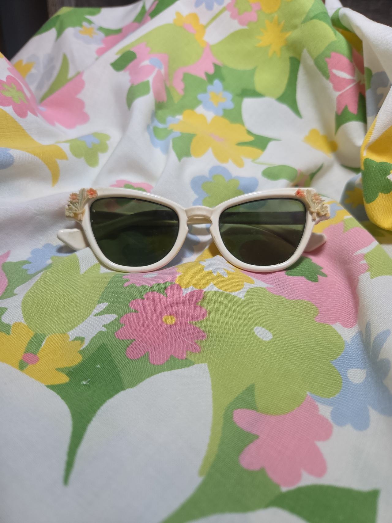 Vintage Floral Cat Eye Sunglasses