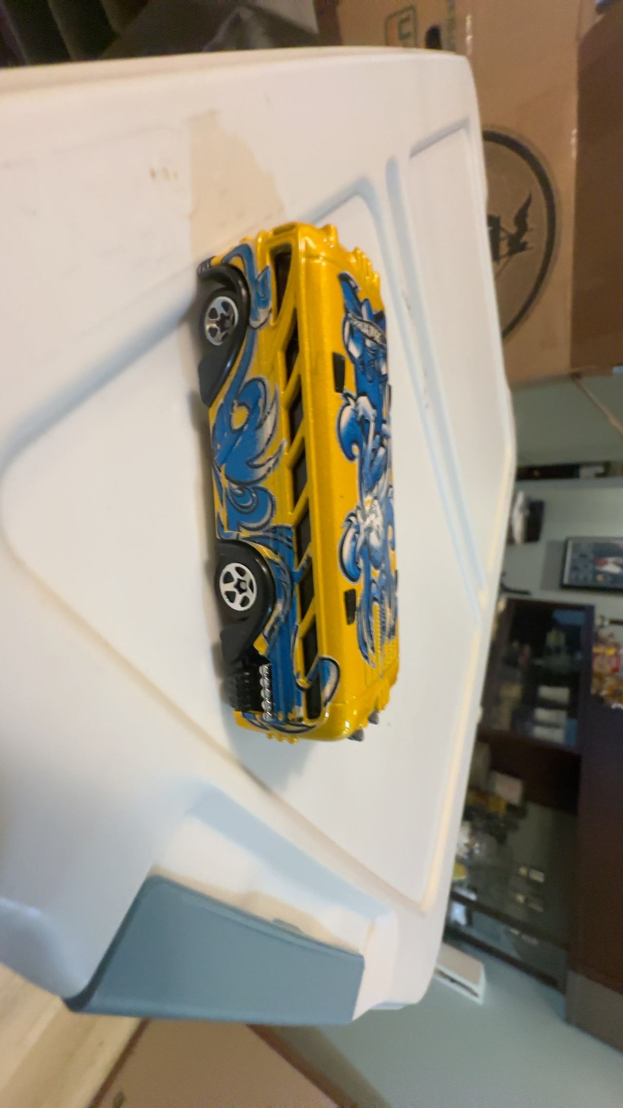 Hot Wheels Surfin' School Bus Yellow Diecast