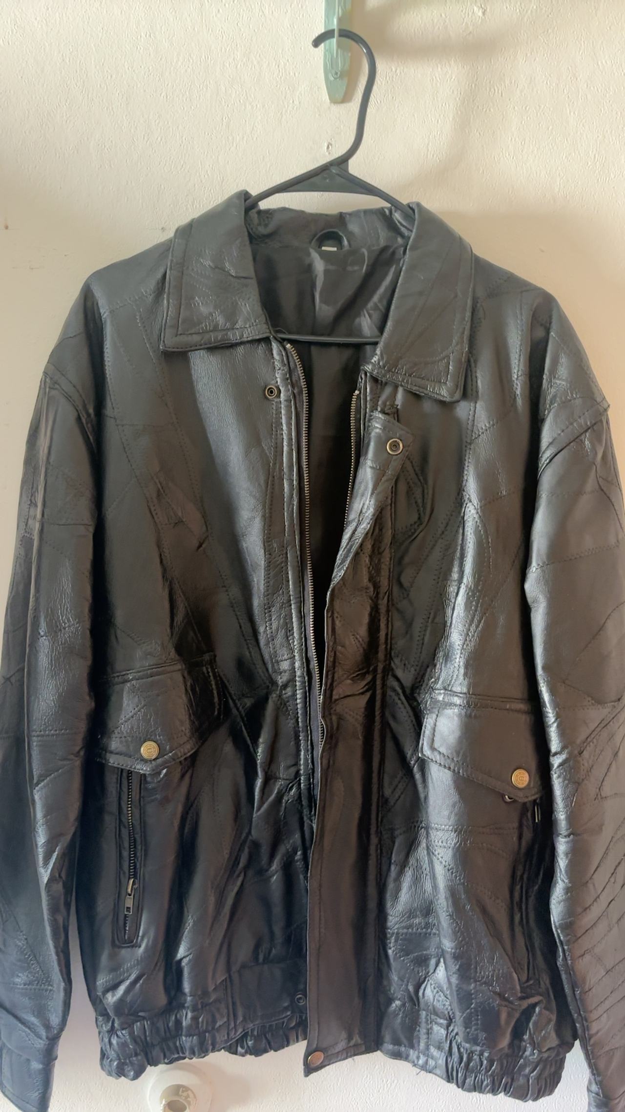 LeWorld Men's Black Leather Bomber Jacket