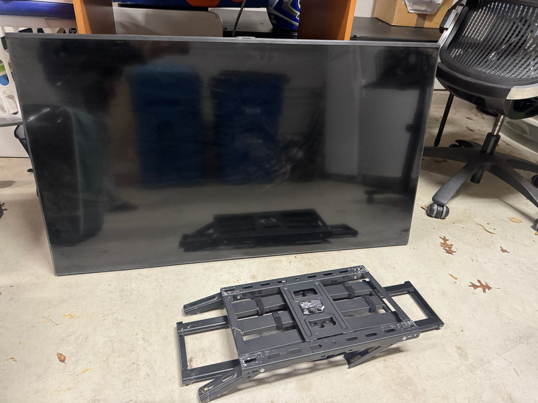 Samsung 50"Class LED Smart TV and TV Holder