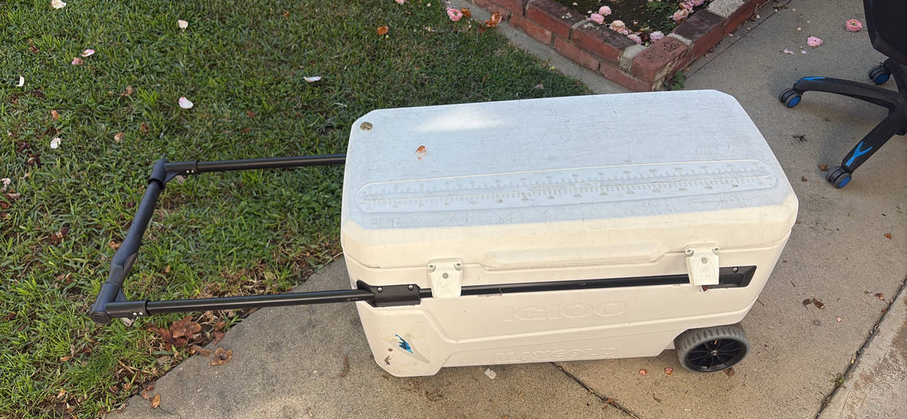Igloo MaxCold 100 Qt Roller Cooler