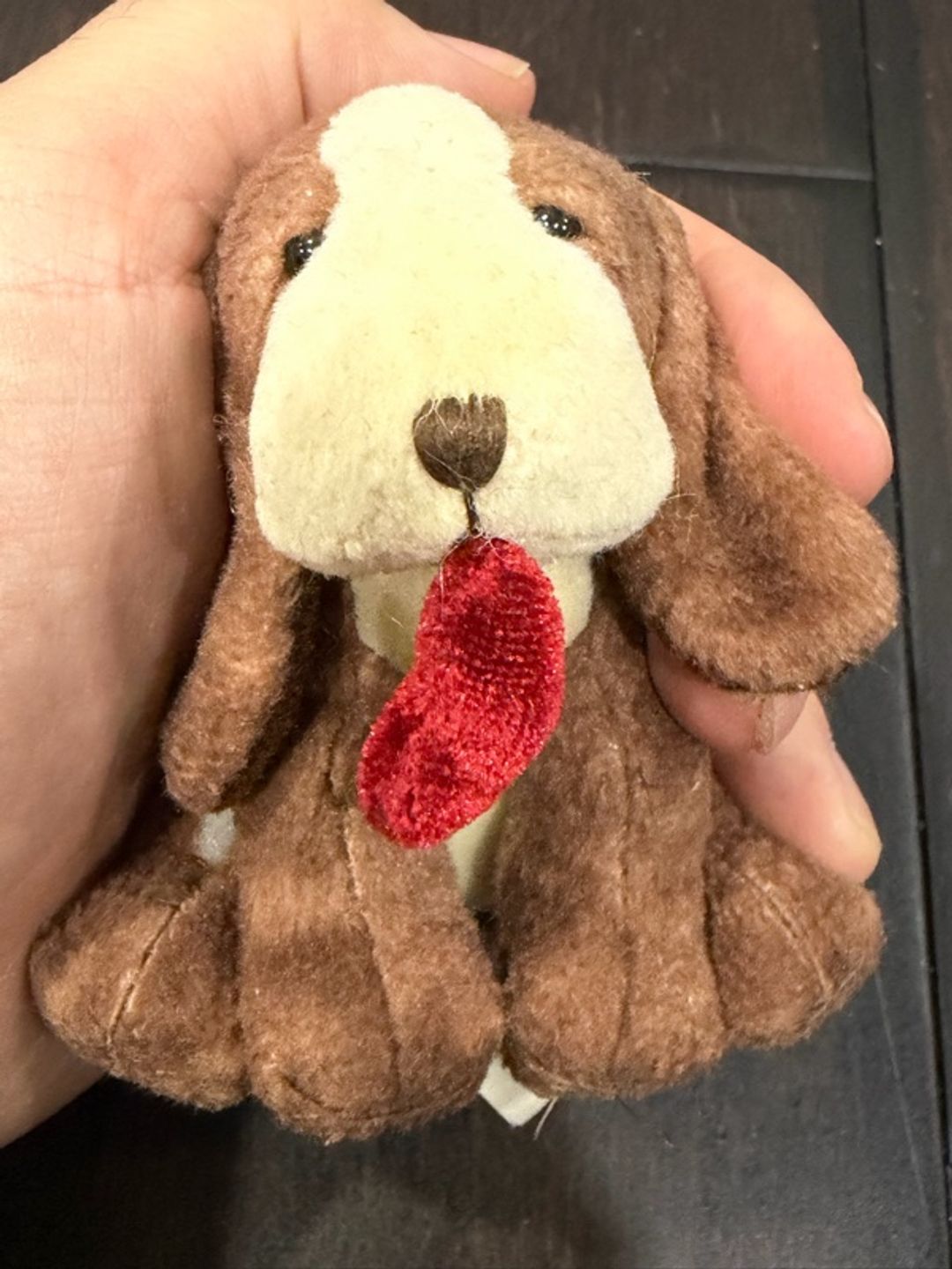 Russ Berrie Hound Dog Plush Toy Tricolor Red Heart 4”