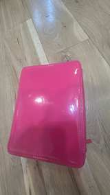 Béis x Barbie The Cosmetic Case in Pink Patent limited edition - Image 3