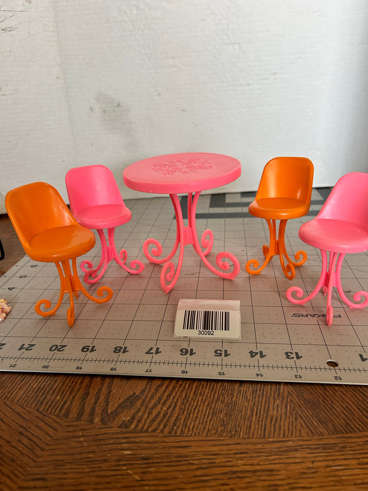 Barbie Mod Patio / Cafe Table and Chairs Set pink orange vtg 1980s. 30092
