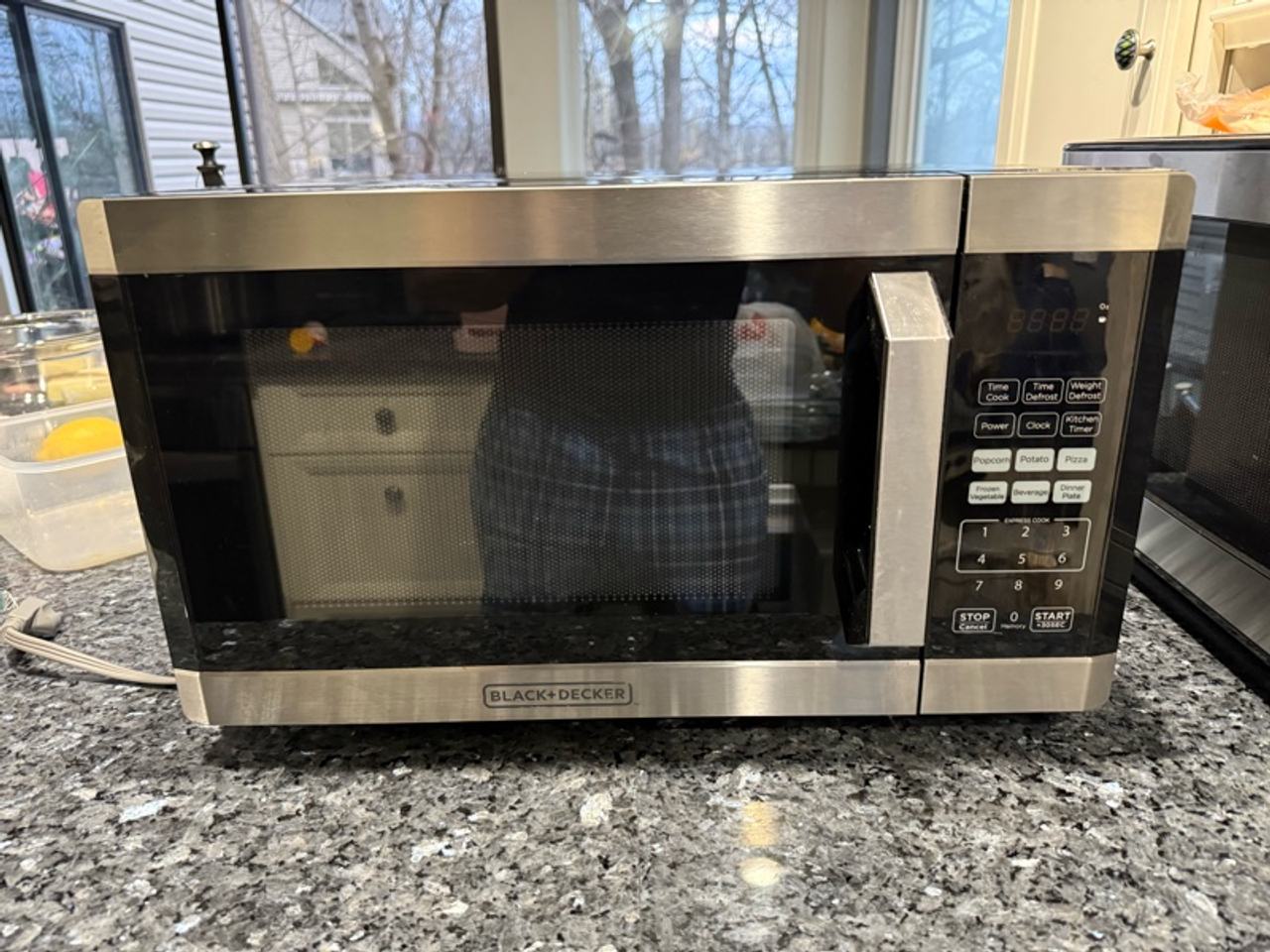 Black+Decker 0.9 cu ft 900W Stainless Steel Microwave Oven
