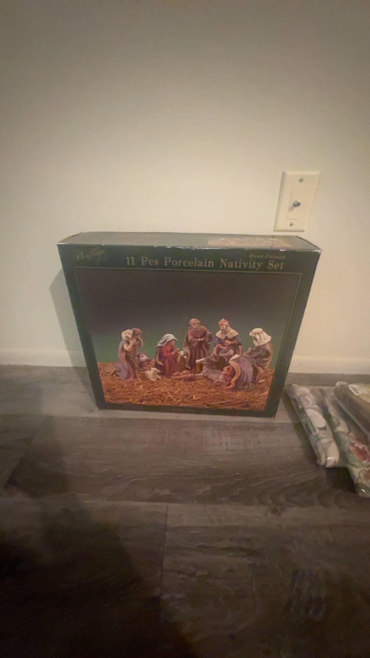 O'Well Heritage 11-Piece Porcelain Nativity Set