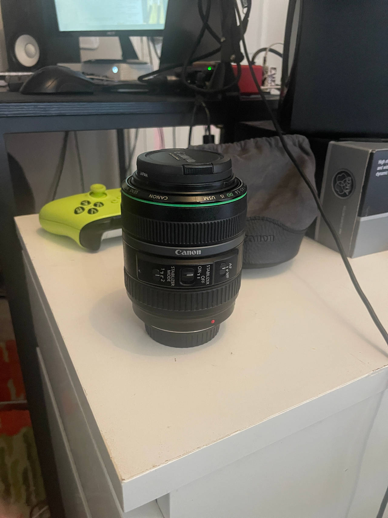 Canon EF 100mm f/2.8L Macro IS USM Lens