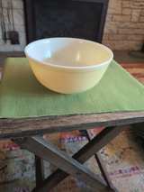 PYREX vintage Yellow Mixing Bowl - Image 2