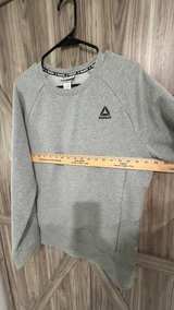 Reebok Men's Heather Grey pocketed Crewneck Sweatshirt Medium - Image 7