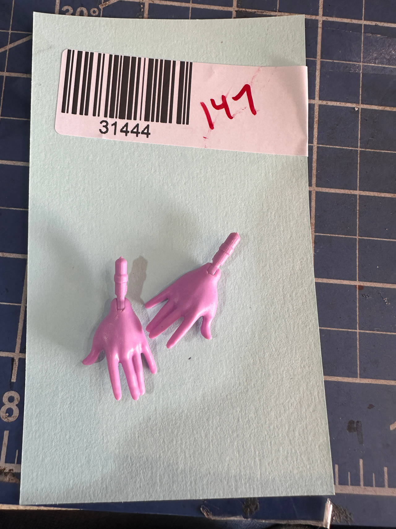 Monster High Fashion Doll replacement pair of Purple Hands 147-44