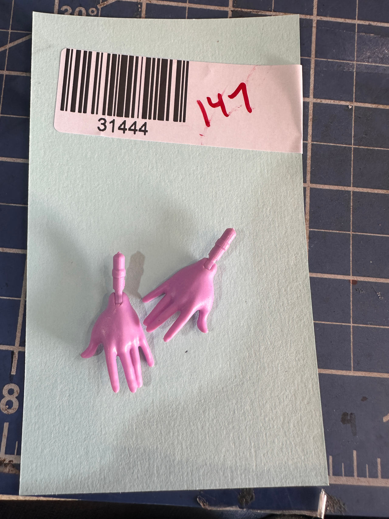Monster High Fashion Doll replacement pair of Purple Hands 147-44