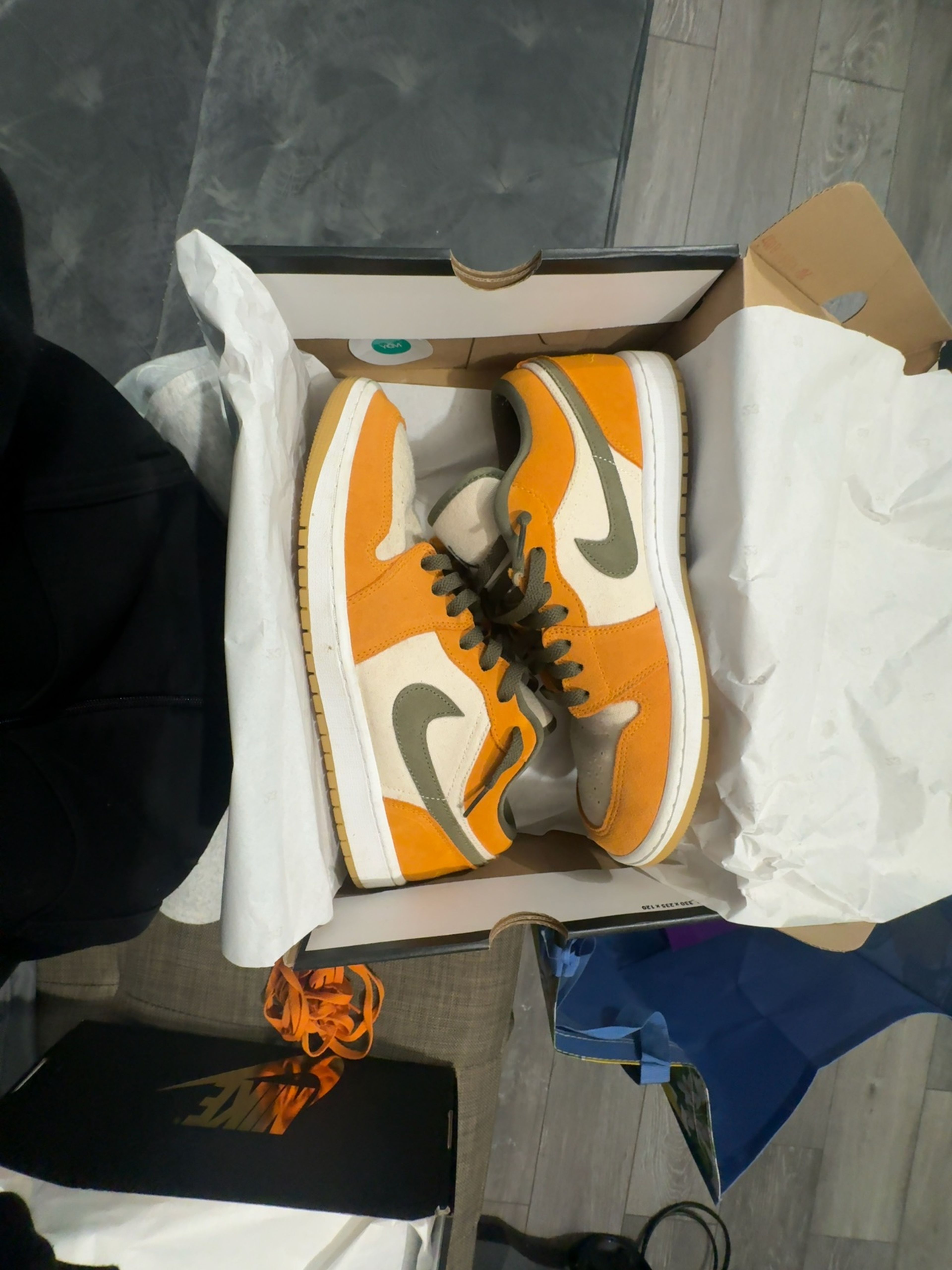 Nike Air Jordan 1 Low SE Light Curry size 11 men’s 